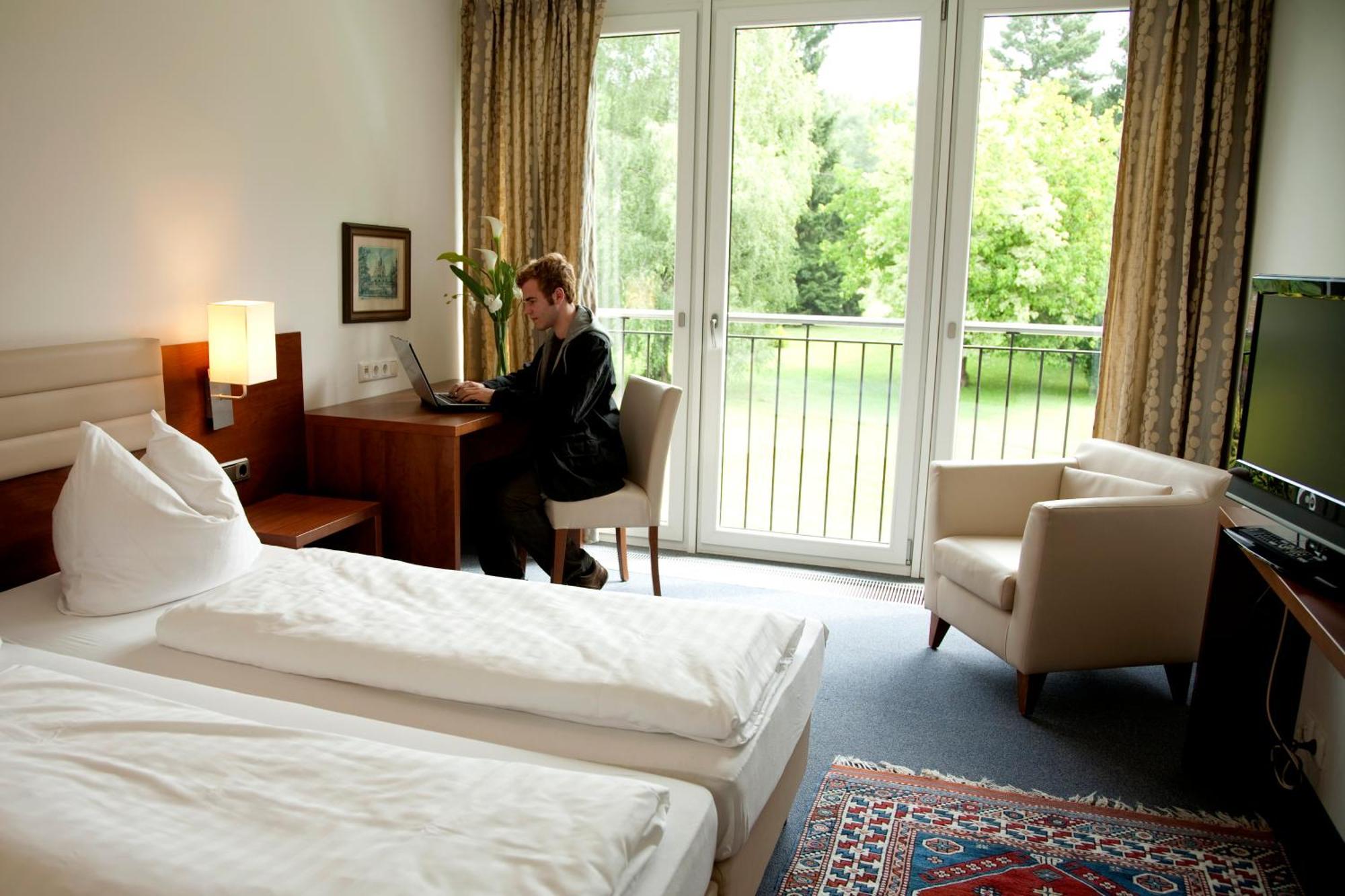 Hotel Alhartinger Hof เลออนดิง ภายนอก รูปภาพ